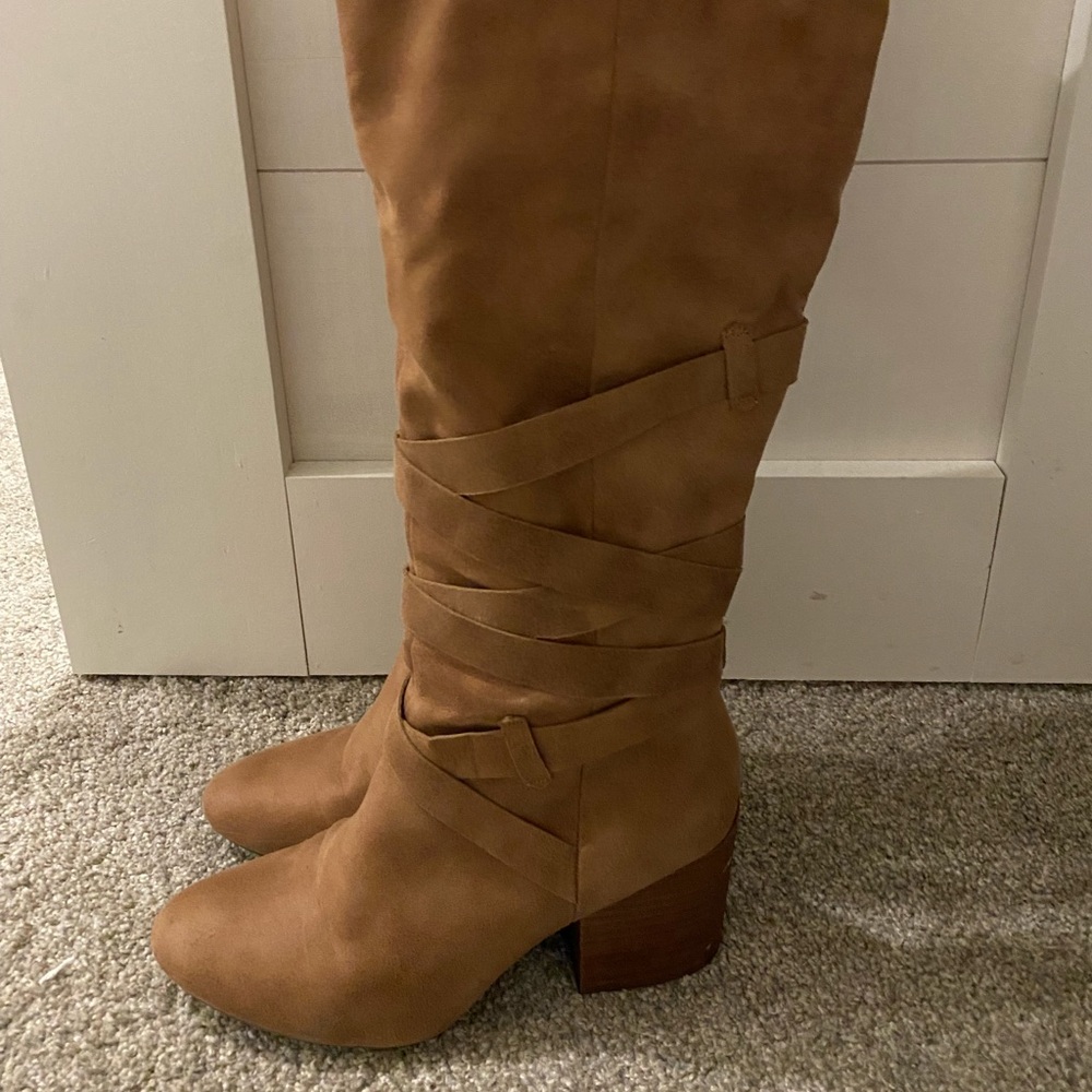 Worn once! Brown/tan/ chestnut knee high block heel boots